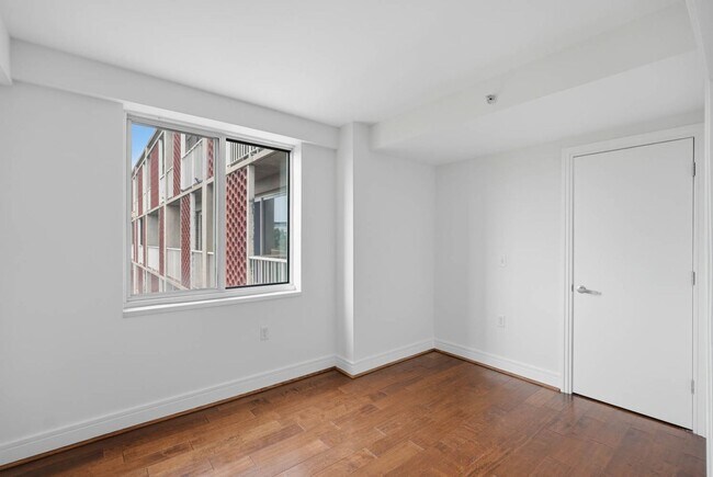 Building Photo - Southwest Waterfront Condo | 1 Bed | 1 Bath | 950 Sf | Private Balcony | 1 Parking Space