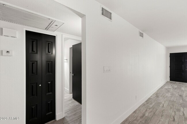 Building Photo - 8348 E Solano Dr