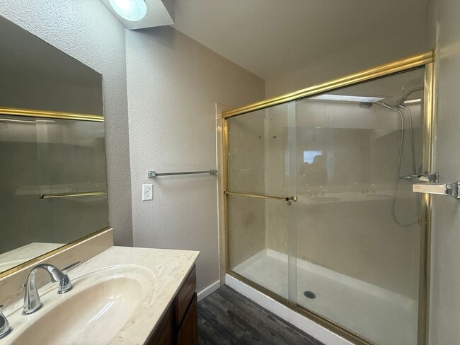 Building Photo - ***JUST REDUCED & MOVE-IN INSPECIAL!!!*** 3-bedroom, 2-bath home in Visalia, CA!