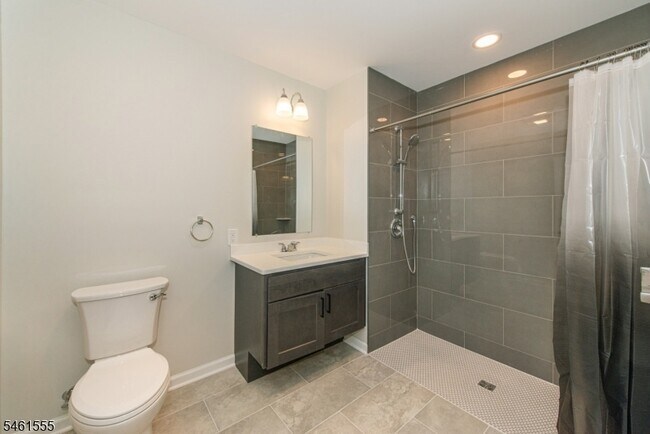 Building Photo - 39 Ledgewood Ave