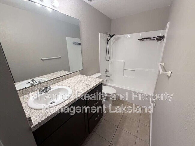 Building Photo - 3670 Country Ln