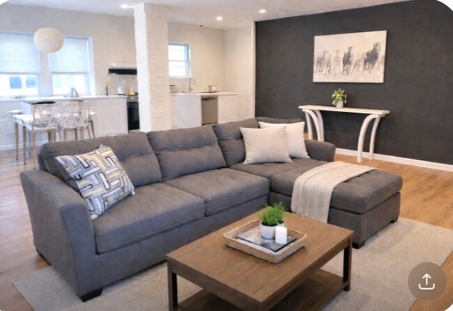 Building Photo - 832 S Roosevelt St