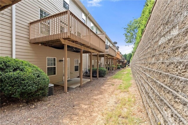 Building Photo - 10870 Brunson Dr