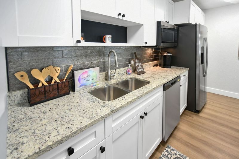 Kitchen - 418 40th Ave S