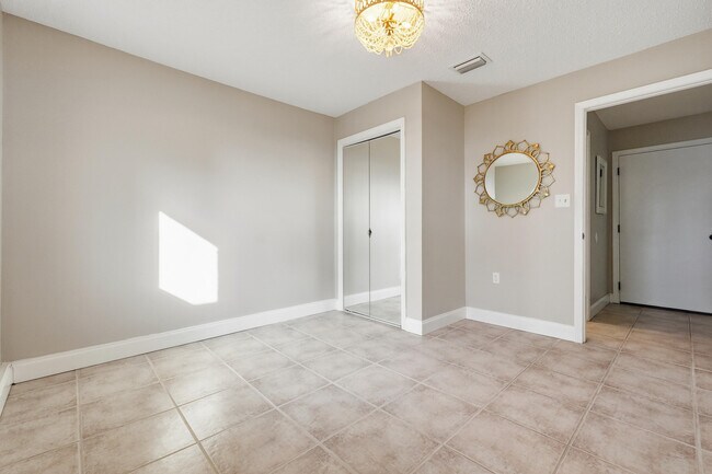 Building Photo - 7 Marina Cove Dr