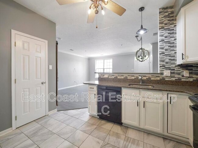 Building Photo - 4910 Edgeware Ter