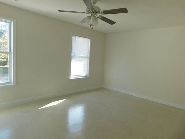 Building Photo - 4 bedroom In Pasquotank County