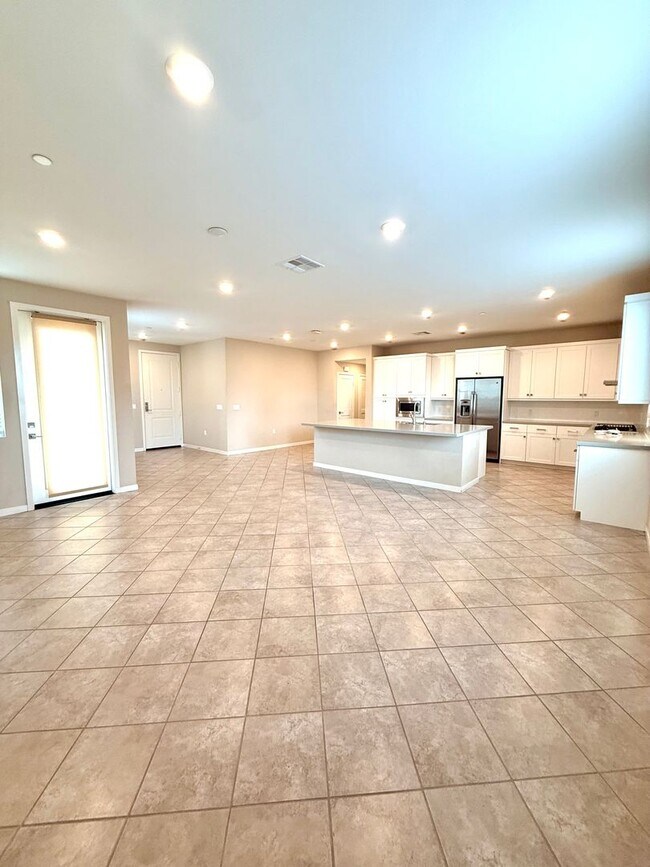 Building Photo - Newer 2 bedroom 2 bath luxury SMART HOME c...