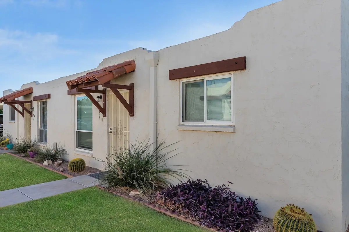 Building Photo - 8066 E Oak St