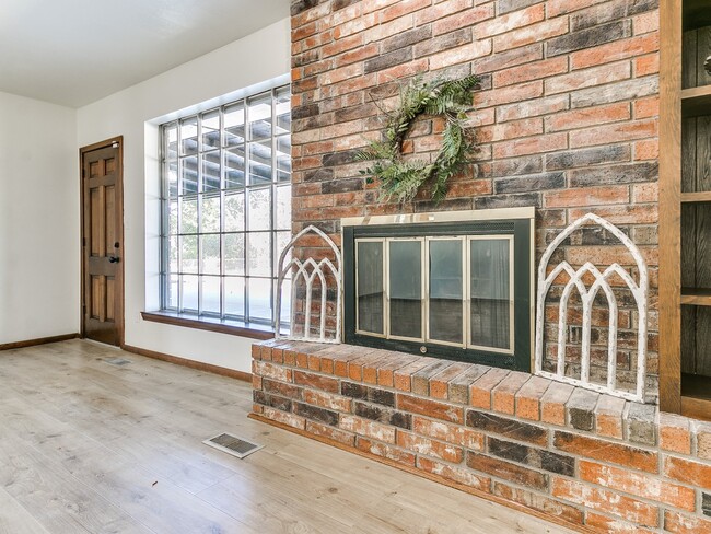 Building Photo - Clador