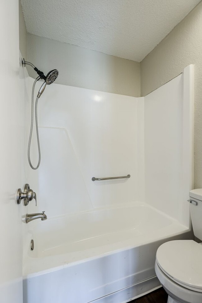 Building Photo - Home Like Living at Apartment Prices