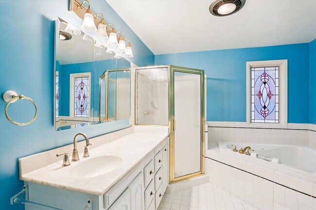 Building Photo - Wooded views in Silver Spring