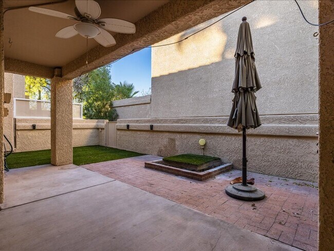 Building Photo - 3 Bedroom, 2.5 Bath