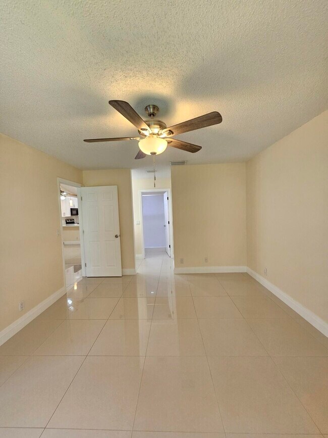 Building Photo - 480 Hardwood Pl