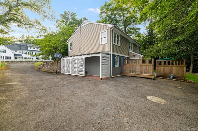 Building Photo - 412 Main St