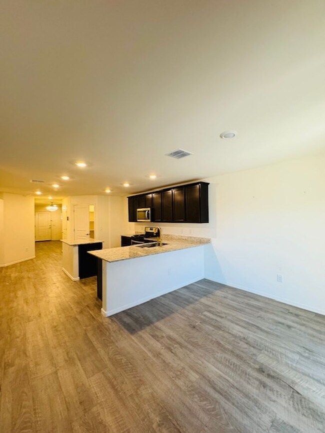 Building Photo - FALL MOVE IN SPECIAL!! Northwest/ Marana- ...