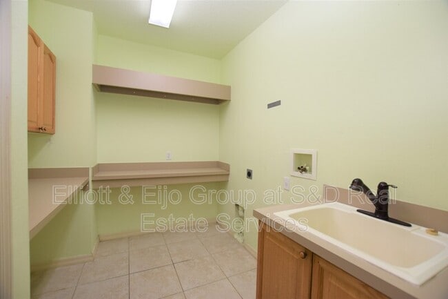 Building Photo - 2218 Longleaf Cir