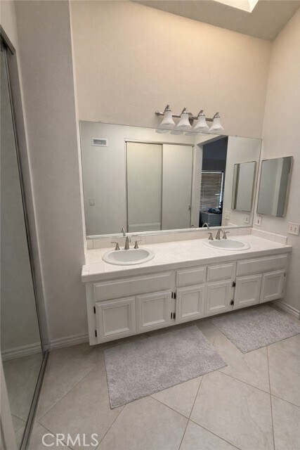 Building Photo - 28562 Las Arubas