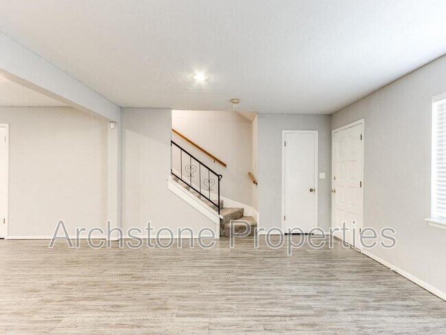 Building Photo - 2524 Boxwood Ave