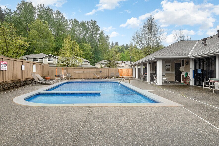 Swimming Pool - 15150 140th Way SE