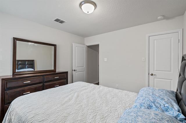 Building Photo - 1215 Cres View Dr