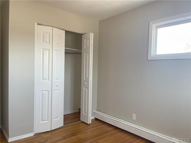 Building Photo - 6435 Wells Dr