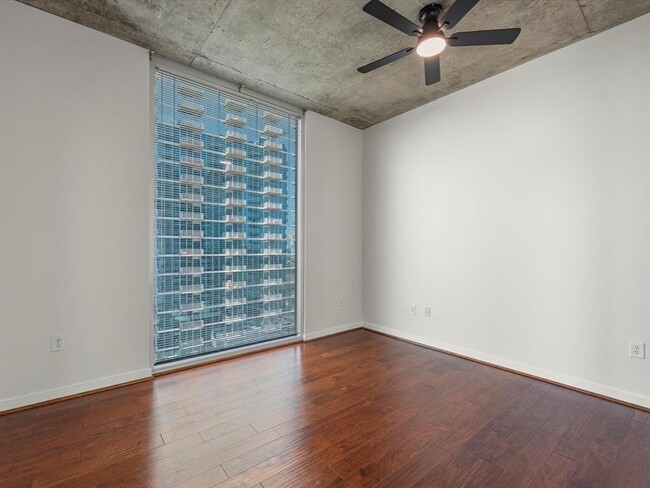 Building Photo - 5925 Almeda Rd