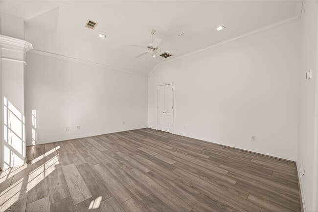 Building Photo - 5217 Blossom St