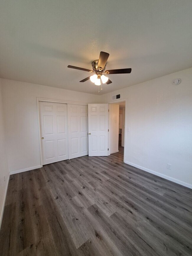 Building Photo - Single Level 2-Bedroom Home in Madera!