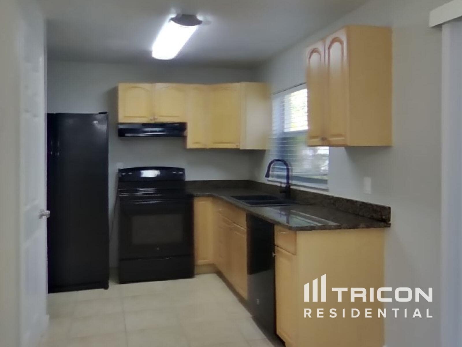 Building Photo - 227 Lochmond Dr