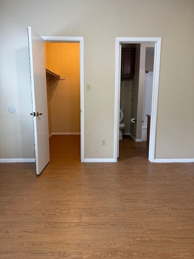 Building Photo - K039 - Croix #223