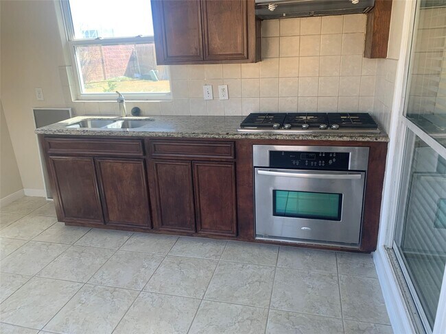 Building Photo - 2621 Tidenhaven Dr