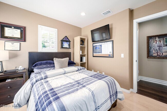 Building Photo - 3024 Hollycrest Ave