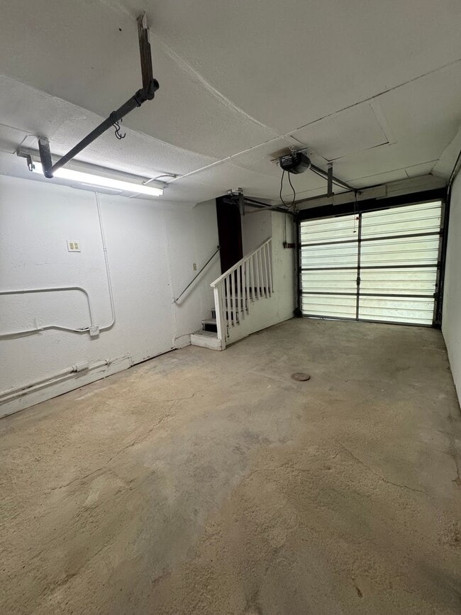 Building Photo - Beautiful 3-bedroom house for Rent AVAILAB...