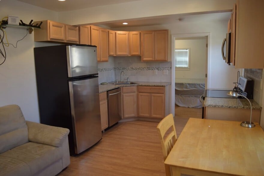 Primary Photo - 109 Cook St