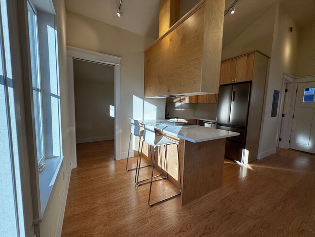 Building Photo - Modern Bainbridge Studio –  Prime Location...