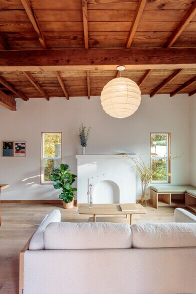 Building Photo - 3361 Hamilton Way