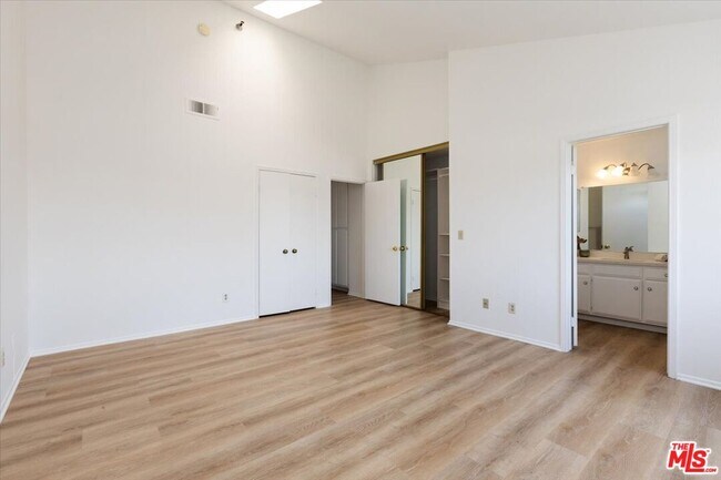 Building Photo - 844 Magnolia Ave