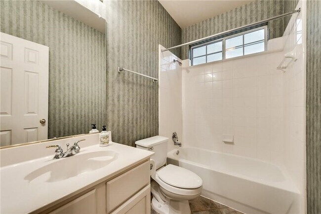 Building Photo - 2016 Deer Path Ct