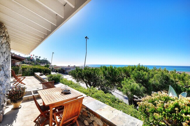 Building Photo - 4022 Calle Marlena