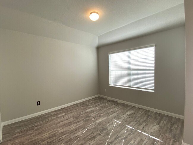 Building Photo - Voss Farms / Fridge Included / Separate Di...