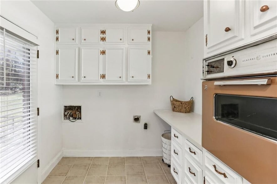 Building Photo - 2888 Bonanza Dr