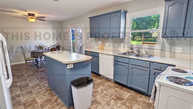 Building Photo - 2408 Shoveler Way