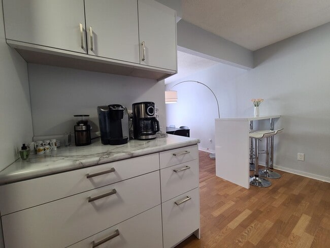 Building Photo - Furnished 2-Bedroom Condo in St. Joseph