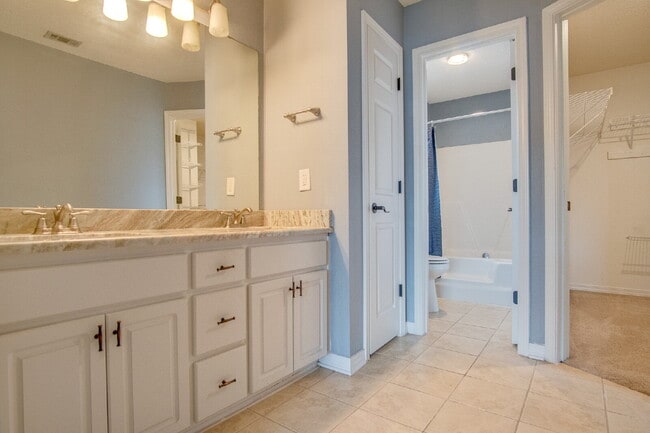 Building Photo - Available now – 3BR/2BA Patio Home with Fi...