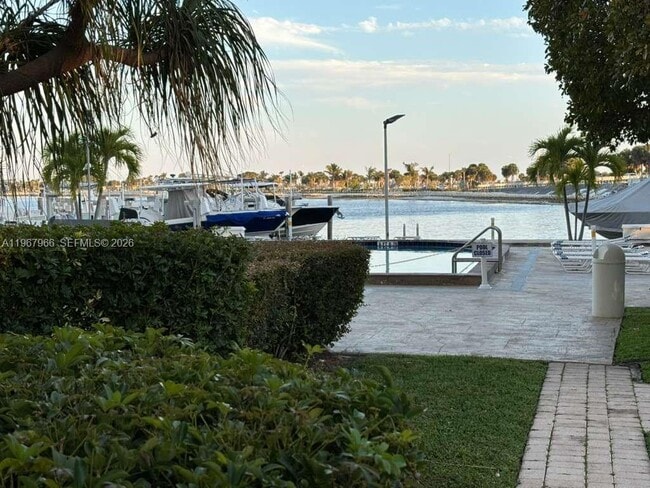 Building Photo - 150 SE 25th Rd