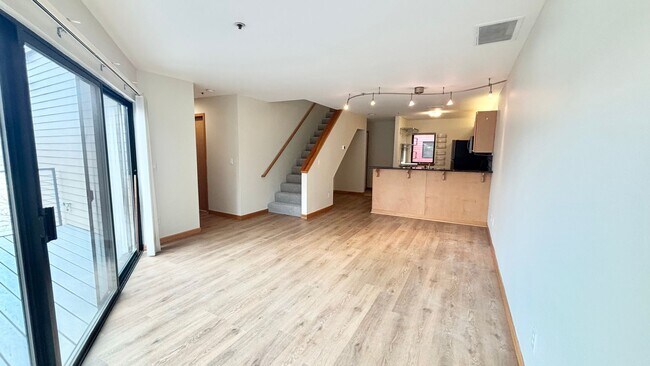 Building Photo - Spacious 2BR/2BA Condo – 1,086 SF + Parking + River Views | NW Portland