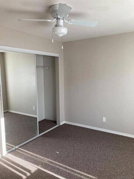 Building Photo - 7405 Charmant Dr