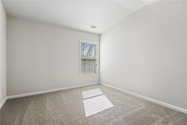 Building Photo - 5090 Breezewood Cir