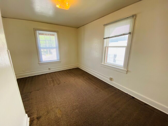 Building Photo - 220 E Davenport St